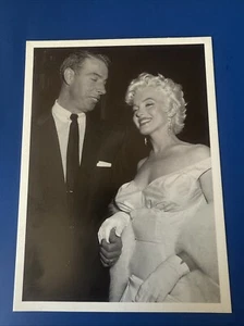 JOE DIMAGGIO & MARILYN MONROE Vintage 4x6 Postcard 1955 - Picture 1 of 2