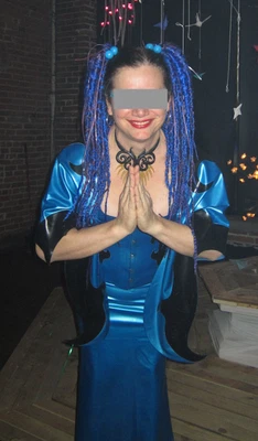 Impresionante Corsé Kimono Conjunto de Látex Sin Respiración en Azul Nacarado con Borde Negro Foto 1 de 4