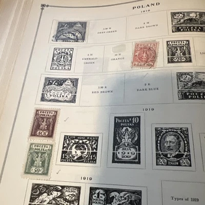 Cientos de estampillas mundiales en álbum internacional de estampillas junior Foto 1 de 4