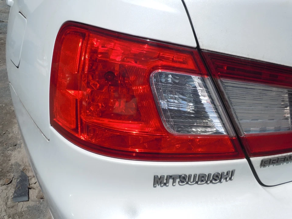 2009-2012 Mitsubishi Galant Quarter Panel Mounted Tail Light Driver Left LH OEM - Image 1 of 1