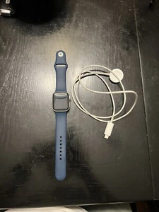 Apple Watch SE 40mm Silver Aluminum Case Storm Blue Sport Band - Photo 1 sur 2