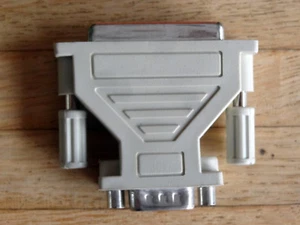 Gender Changer, grau, 25 polig Buchse auf 9 polig Stecker - Bild 1 von 3