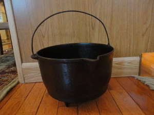 WaPak #7 KETTLE Handled Cauldron Fireplace Kettle Ring 3 footed Vintage - Picture 1 of 12