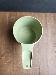 Taza medidora de repuesto única Tupperware vintage - 1 taza verde oliva 761-4 - Imagen 1 de 9