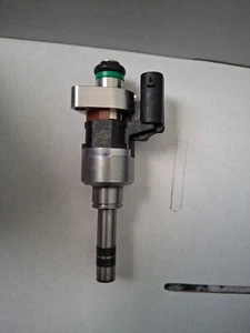 Petrol Fuel Injector For Vauxhall Corsa E Astra K Insignia B 55577403 - Picture 1 of 3