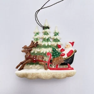 Vintage W. Alemania Ges. "Adorno de diorama navideño de plástico Gesch trineo de Santa 2""" - Imagen 1 de 6