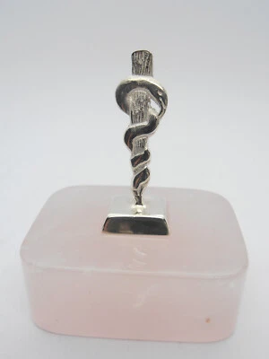 Bastone di Esculapio in Argento 925 su Quarzo Rosa - Asclepio - Fermacarte - Immagine 1 di 4