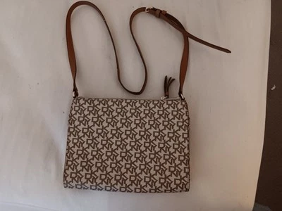 Bolso Bandolera DKNY Mediano Firma Jacquard (Leer). Foto 1 de 4