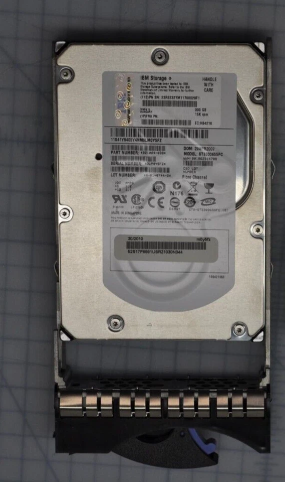IBM 300GB 15K RPM 3.5" Fibre Channel w/Tray 0B22153 17P3403 Grade A 17P8581 - Image 1 of 1