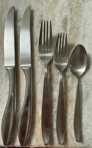5pc Sestina Stainless by Oneida Silver 18/10, Heirloom, Light Satin - Picture 1 of 5