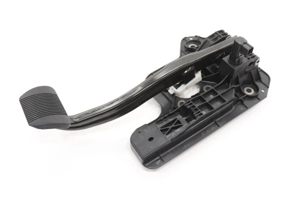 2017 - 2025 CHRYSLER PACIFICA FOOT STOP BRAKE PEDAL W/ SENSOR OEM 04581676AC - Image 1 of 4