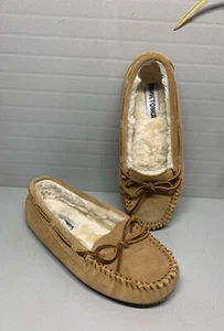 EUC- Minnetonka Women’s Suede Pile Moccasins Slipper Shoes Tan Size 10M - Picture 1 of 11