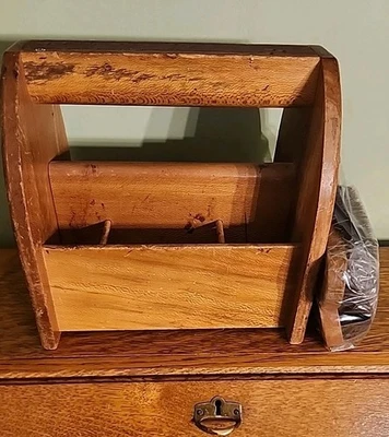 Soporte de madera vintage para brillo de zapatos y caja de transporte de carrito con cepillos patente pendiente  Foto 1 de 4