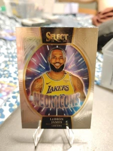 2023-24 Panini Select - Iconos de neón LeBron James #7 Silver Prizm - Imagen 1 de 2