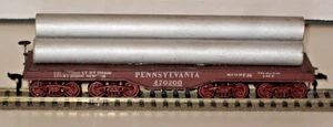 HO Scale Pennsylvania Railroad Gelenkflachwagen mit Rohrladung #470200 - Bild 1 von 5