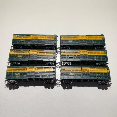Athearn Lot of 6 HO Scale Chicago & Northwestern 40' Stock Cars No Boxes - Image 1 of 4
