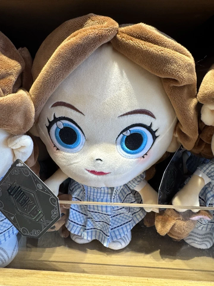 Pelúcia exclusiva Universal Studios Wicked For Good Wizard Of Oz Dorothy - Imagem 1 de 1