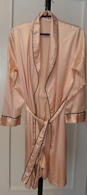 Women Robe from Paris, no label - Image 1 of 4