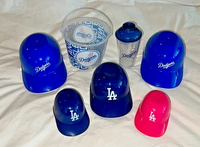 Lote de 7 souvenirs RARO Dodgers - cubo, coctelera transparente + 5 cascos (¡raro ROSA!) Foto 1 de 2