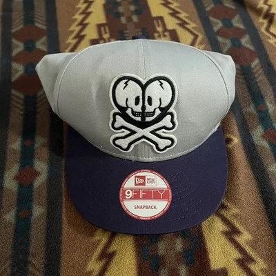 Tokidoki Calavera y Huesos Cruzados TKDK Nueva Era Gorra Sombrero Snapback Foto 1 de 3