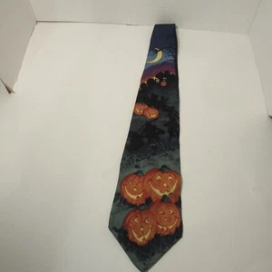¡Celebraciones! Corbata de seda multicolor para hombre, tema de Halloween con calabazas de Hallmark - Imagen 1 de 8