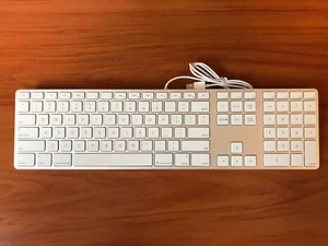 Slim Apple USB Keyboard A1243 MB110LL/B - Grade A - Picture 1 of 7