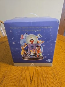 Il Meraviglioso Mondo Disney Illumina Musical Snow Globe Amico Come Me Nuovo con scatola - Foto 1 di 4