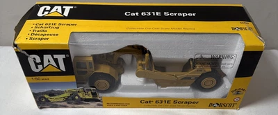 Литой под давлением скребковый трактор Norscot 1:50 CAT 631E с коробкой повреждений - Изображение 1 из 4