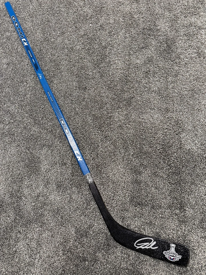 Tom Wilson Washington Capitals 18 Copa FIRMADO Autografiado Palo de Hockey Certificado de Autenticidad Foto 1 de 2