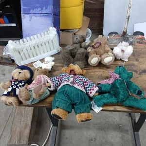 Boyds Bears 8 Stück und weißer Lattenzaun   - Bild 1 von 4