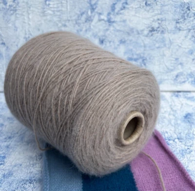 Angora Rabbit hilo suave en cono 55/35/10% Merino/Angora/PA, por 100 g (3,52 oz) Foto 1 de 4