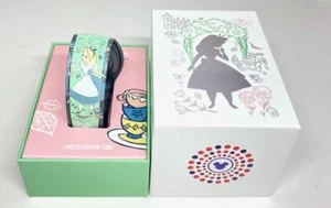 New Disney World Epcot United Kingdom Alice White MagicBand LE 1000 - Picture 1 of 4