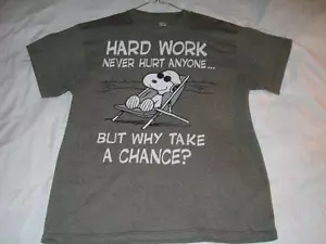 Snoopy Peanuts Hard Work Never Hurt Why Take Chance grau T-Shirt Herren Large gebraucht - Bild 1 von 1