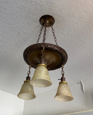 Lámpara de techo colgante antigua vintage de latón 14" Pan Art pantallas de vidrio Foto 1 de 4