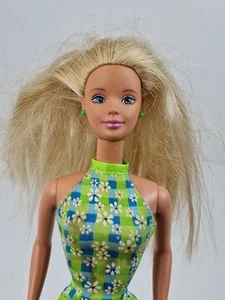 Vintage 1998 Pretty in Plaid Barbie Doll With Green Dress - Picture 1 of 5