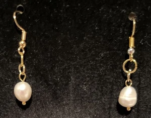 Fresh Water Pearl Dangle Earrings w/Goldplated earwires New Handmade - Picture 1 of 2
