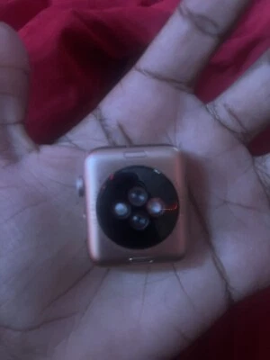 Apple Watch Series 3 GPS 38mm Estuche de Aluminio Plateado Pulsera Deportiva Blanca Foto 1 de 2