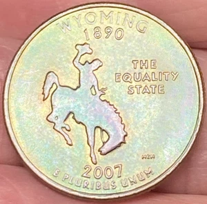 2007-D Wyoming State Quarter Beautiful Brilliant Green/Rainbow Toned Coin #17 - Picture 1 of 10