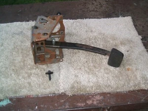 YR332450BA FORD 2000 MUSTANG GT GOOD BRAKE PEDAL ASSEMBLY ONLY NO SWITCHES - Picture 1 of 11
