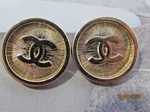 CHANEL 2 GOLD TONE METAL , cc logo 20MM/ 3/4'' BUTTONS THIS IS FOR 2 - Picture 1 of 3