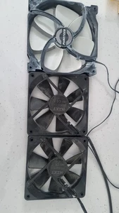 2x 120mm wentylatory belkowe Nzxt 4 pin. 1x 140mm wentylator Phantek biały 3 pin. Fani PC do gier - Zdjęcie 1 z 1
