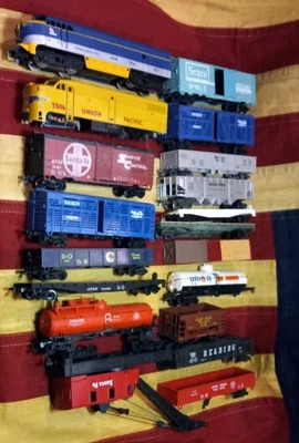 💥 Винтажный смешанный лот коллекция моделей поездов Lionel Tyco на запчасти или для ремонта - Изображение 1 из 4