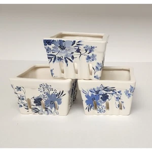 Anthropologie Floral Ceramic Berry Basket Blue Motif 2.5"x4"x4" - Bild 1 von 8