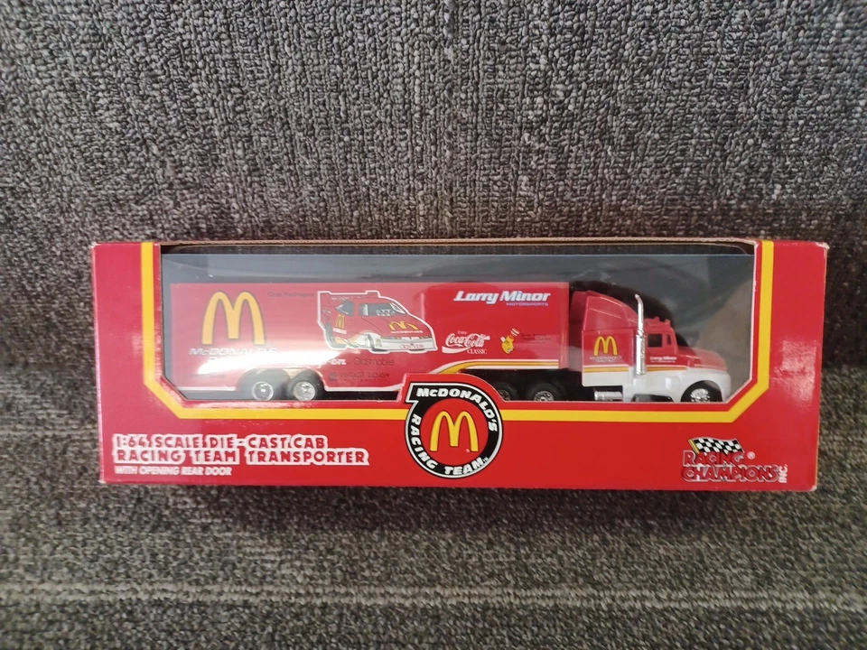 Transportador Cruz Pedregon 1992 Racing Champions escala 1:64  Foto 1 de 1