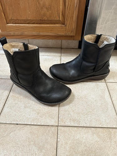 Stivaletti Ugg Neevah donna neri in pelle foderati in shearling taglia 8