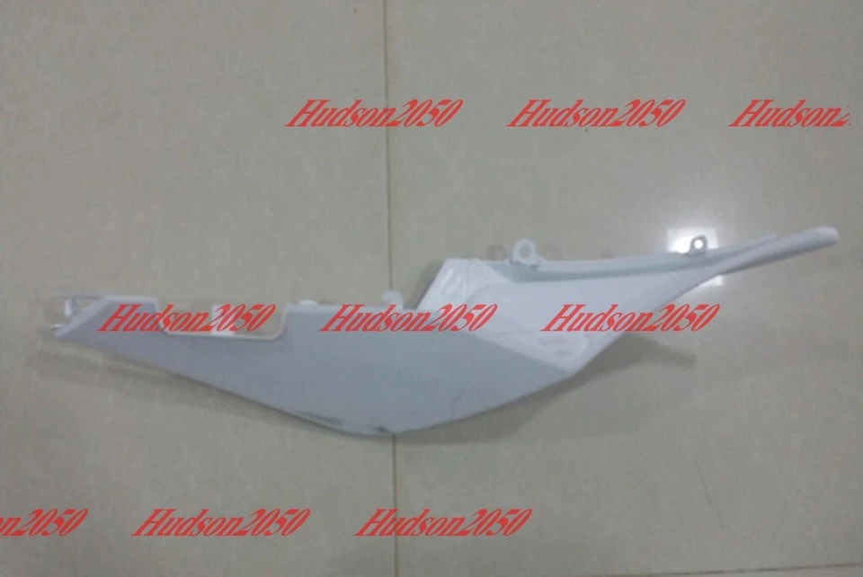 Carenado de capó trasero derecho sin pintar para Aprilia RS4 125/50 2011-2018 Foto 1 de 1