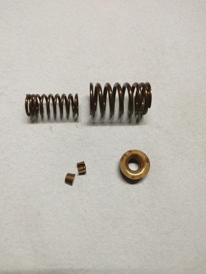 1984 Honda CB700SC пружины клапанов и держатели CB 700 SC Nighthawk - Изображение 1 из 1