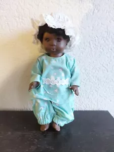 Plastikpuppe Sammlerpuppe: Afrikanisches Baby - Bild 1 von 3