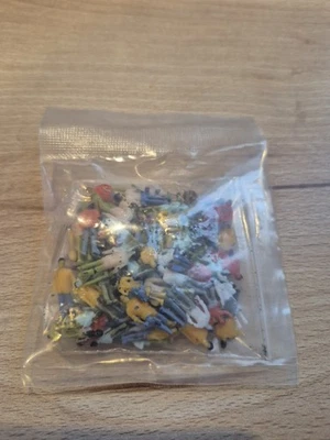 Für Spur H0: 100 bunte Figuren / Menschen für die Modelleisenbahn in 1:100 NEU - Bild 1 von 3