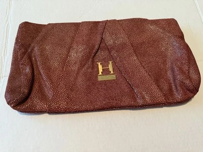 Bolso clutch grande de cuero acanalado rojo ladrillo Halston Heritage Foto 1 de 4